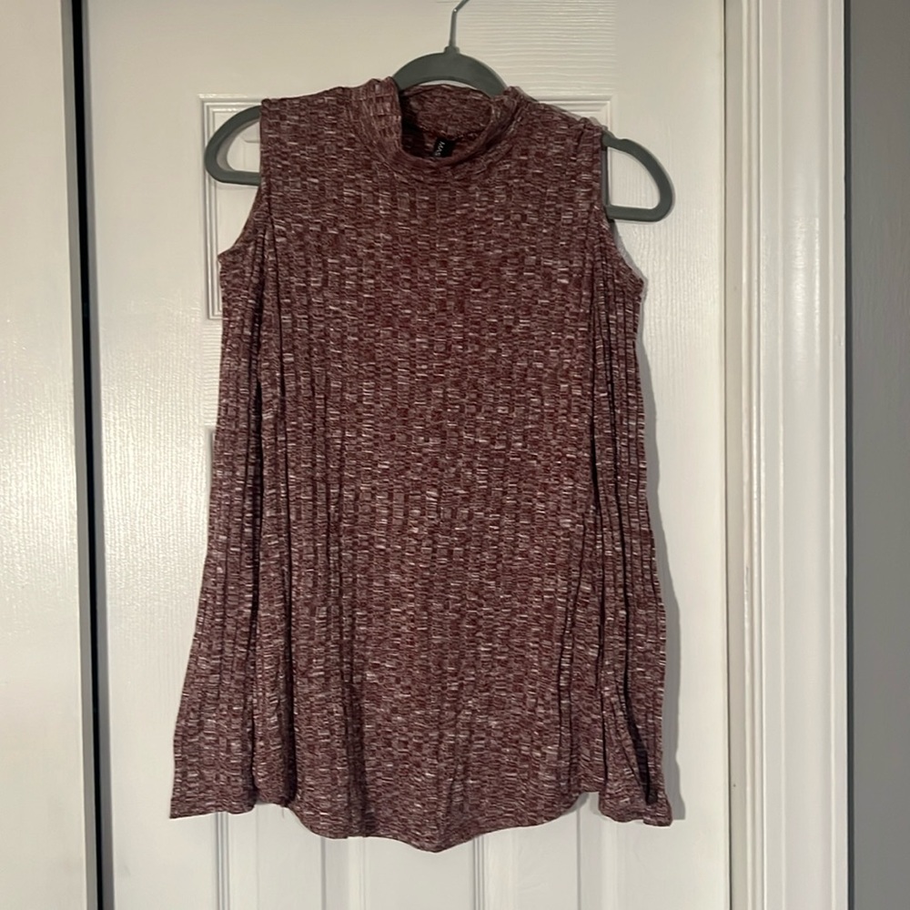 Cold shoulder purple/pink long sleeve shirt! Super cute!